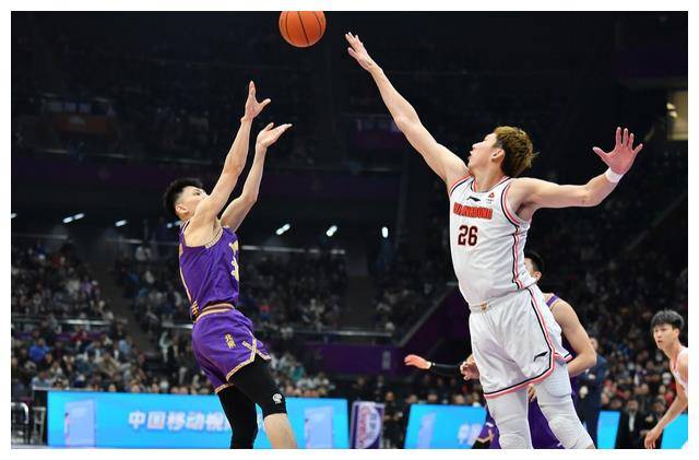 争冠之旅：各支球队势均力敌，激烈角逐的简单介绍