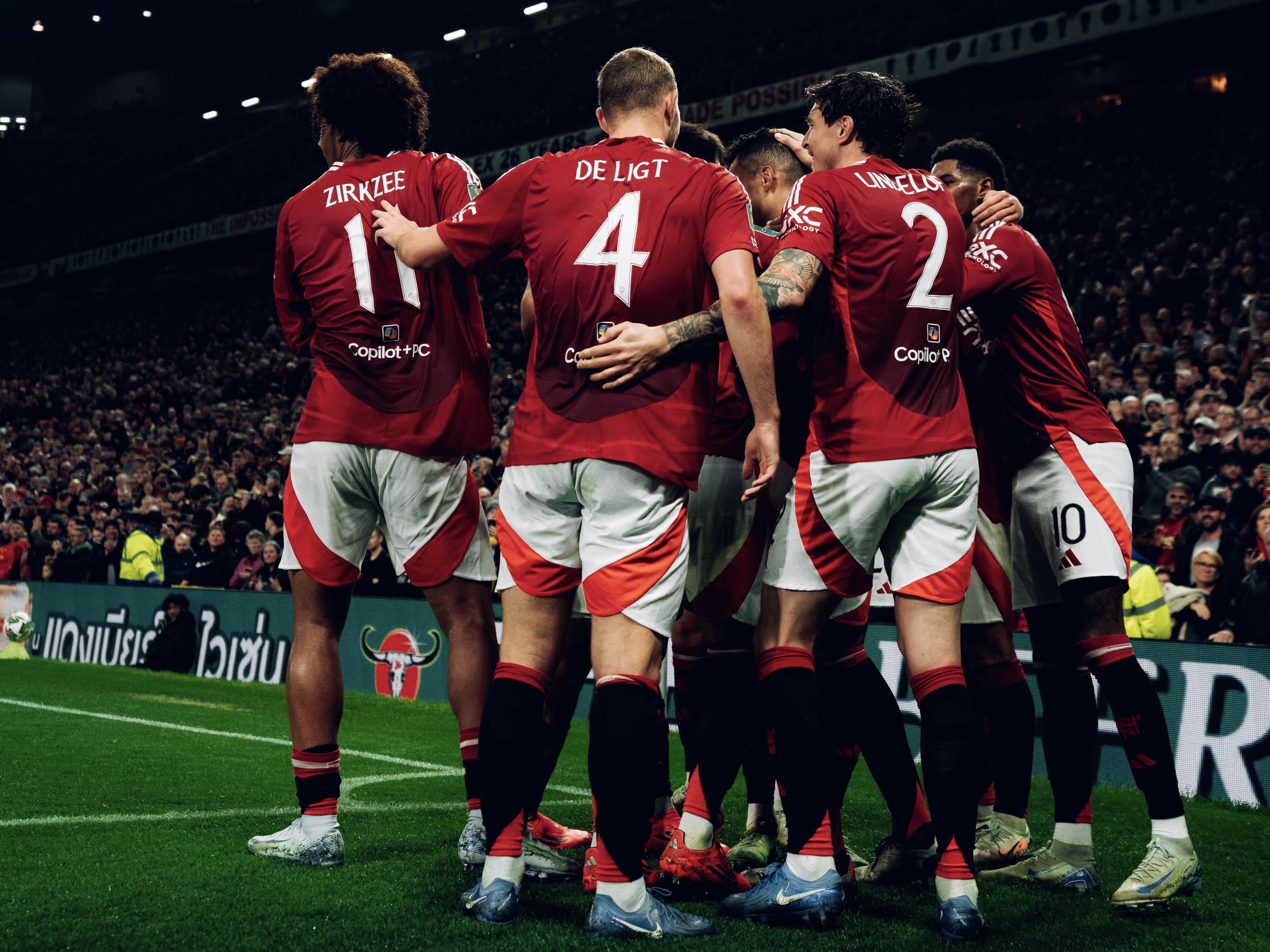 曼联明星新援在比赛中表现出色，助球队取胜