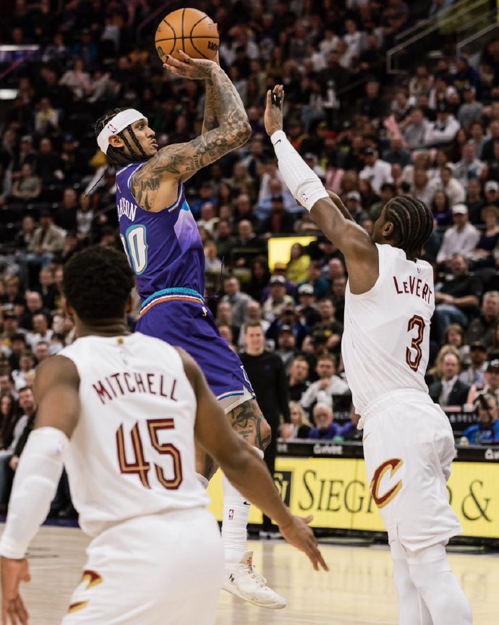 开云体育平台APP-米切尔砍下生涯新高得分，爵士取得胜利