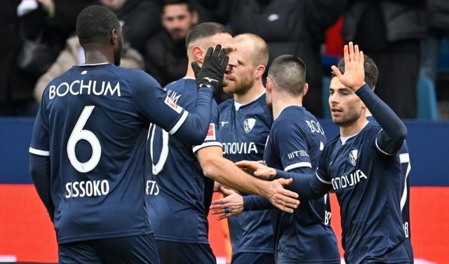 开云体育下载-多特蒙德客场不敌，德甲劲旅坎坷不坚