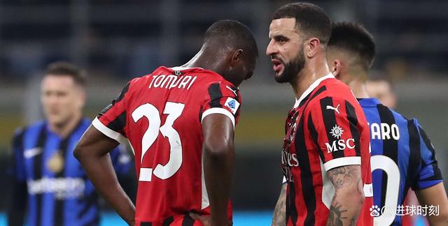 包含AC米兰连续三轮不胜，欧冠资格岌岌可危的词条