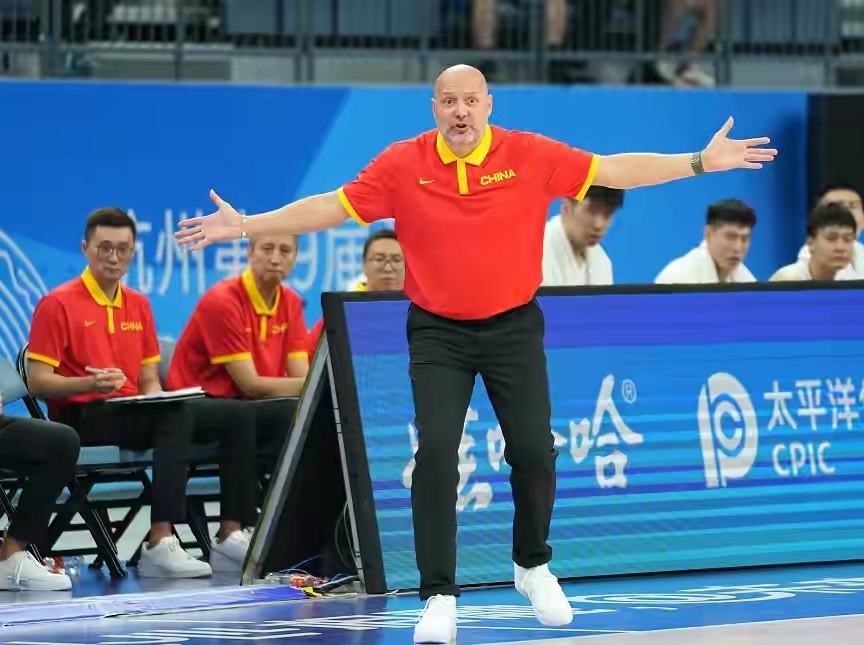 临场冷静的调整，助球队反超取胜的简单介绍