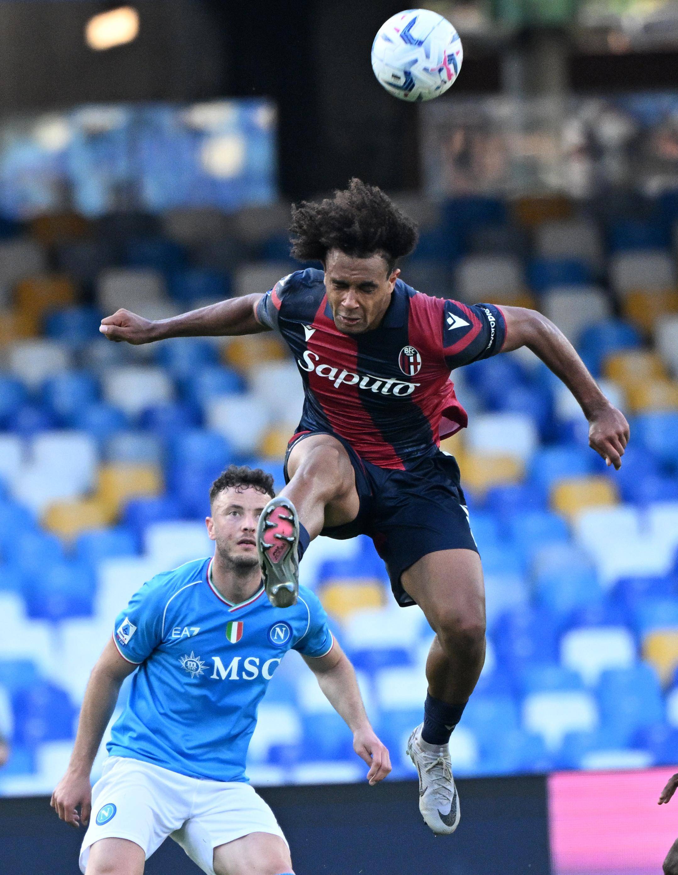 包含曼城客场战胜利物浦，小组出线希望大增的词条