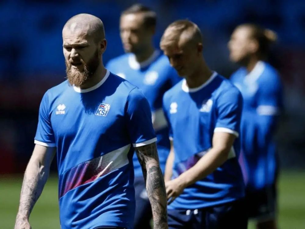 包含罗马尼亚客场逼平冰岛，小组出线压力山大的词条