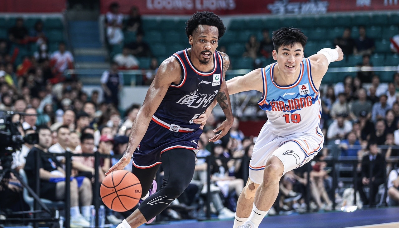 篮球比赛中球员们的表现实在令人叹为观止