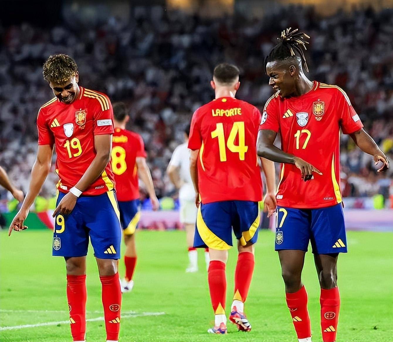 西班牙队表现抢眼，获得轻松胜利