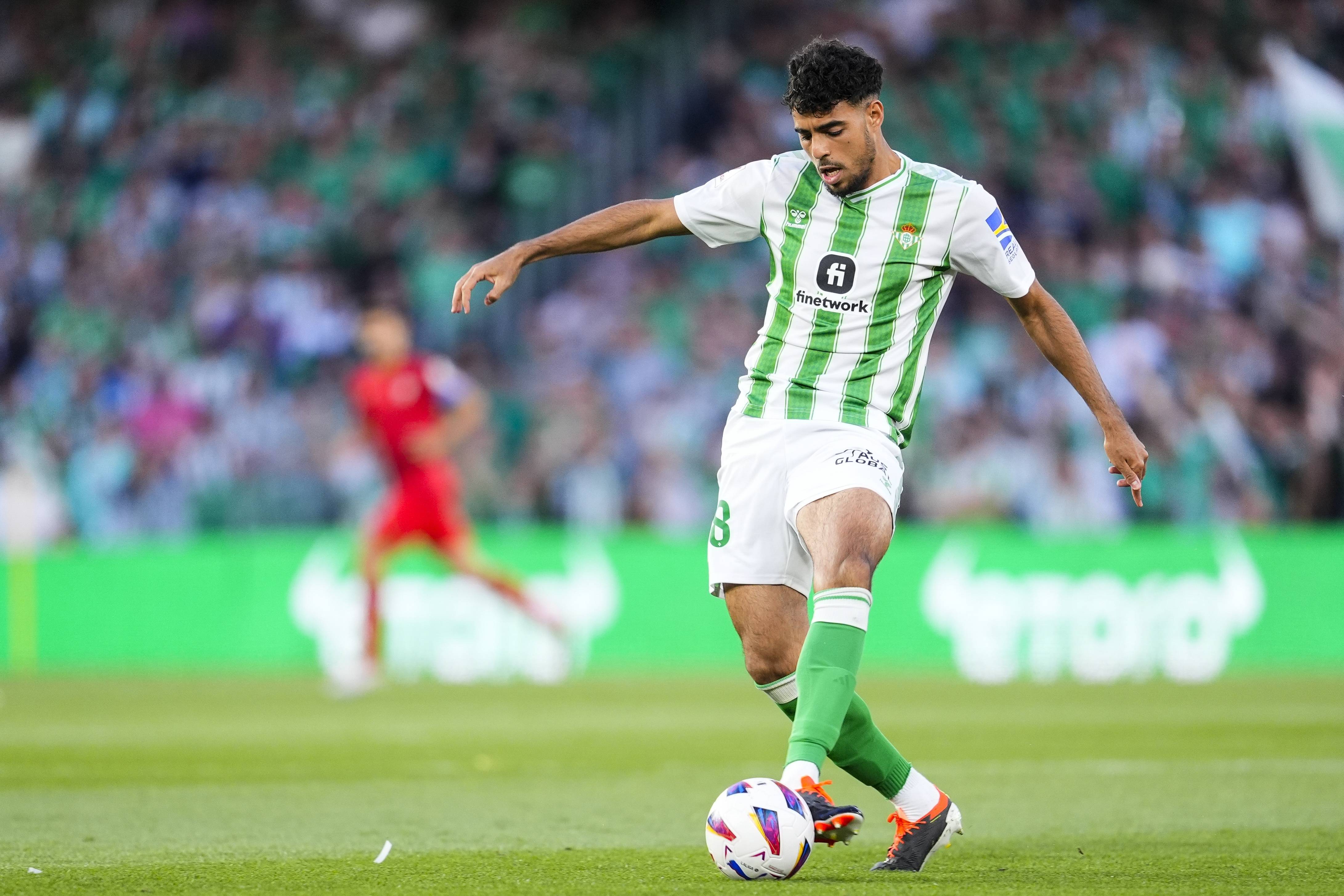 贝蒂斯球员技惊四座赢得欢呼的简单介绍