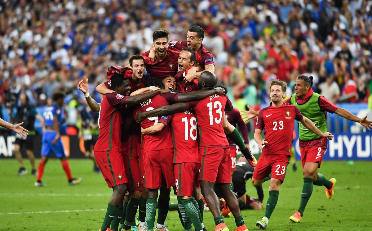 丹麦力克芬兰，晋级欧国联十六强，赛后庆祝的简单介绍