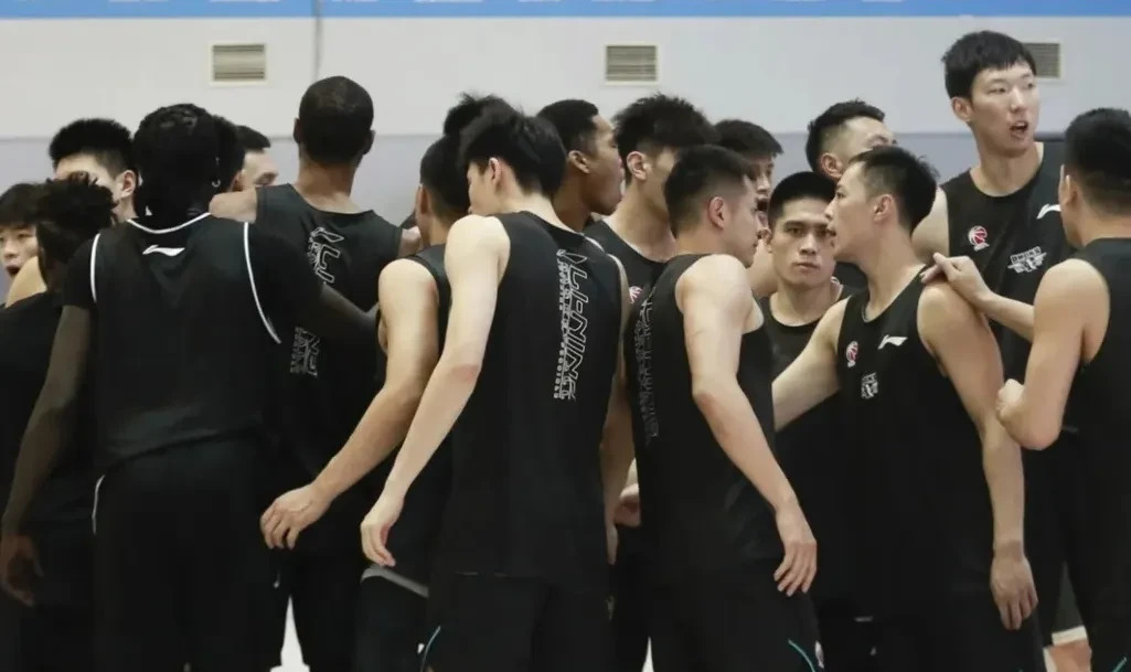 开云平台-东部球队展现出色的团队合作