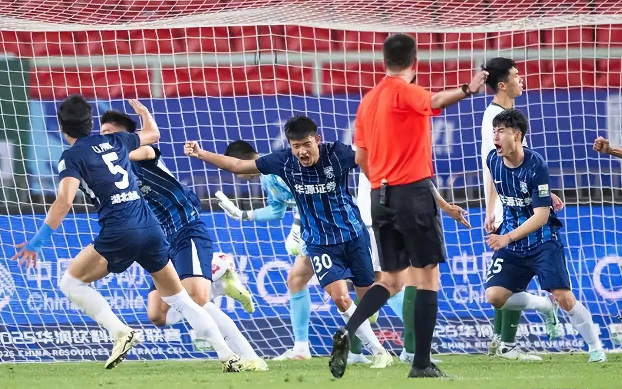 开云体育-中超大战即将打响，球迷期待火爆对决