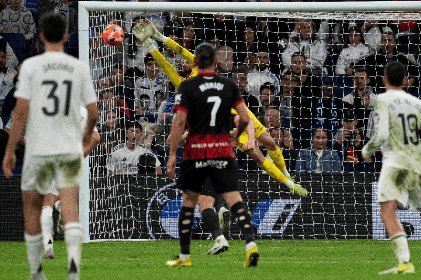 柏林赫塔门将关键扑救，球队逆转胜利的简单介绍