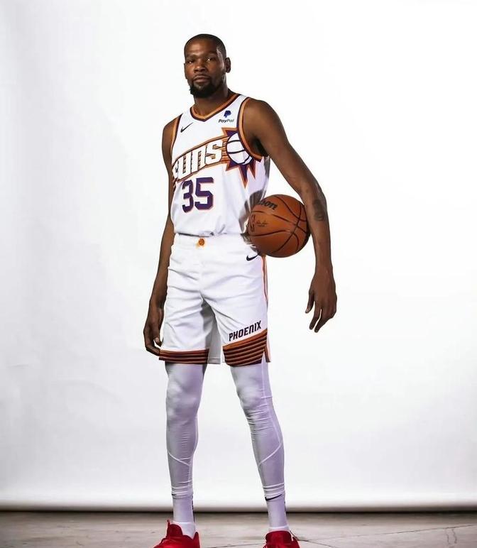 太阳队新秀崭露头角，成为球队希望之星