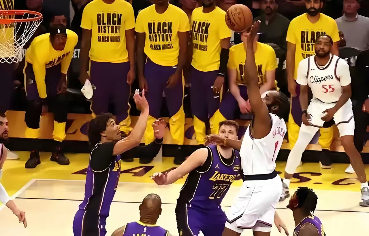 包含快船主场击败黄蜂，保持不败之地的词条