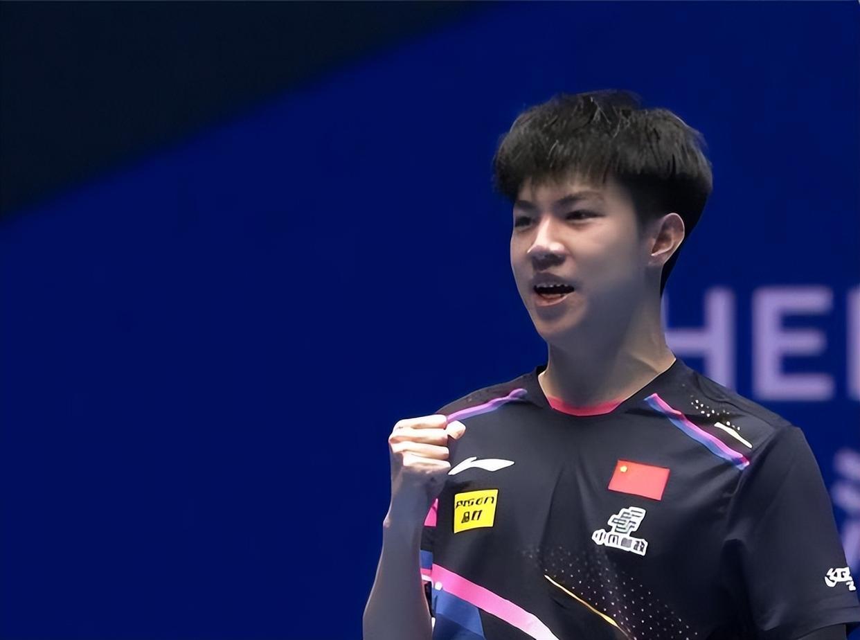 开云下载-紧张对决！运动员险胜对手，晋级下一轮