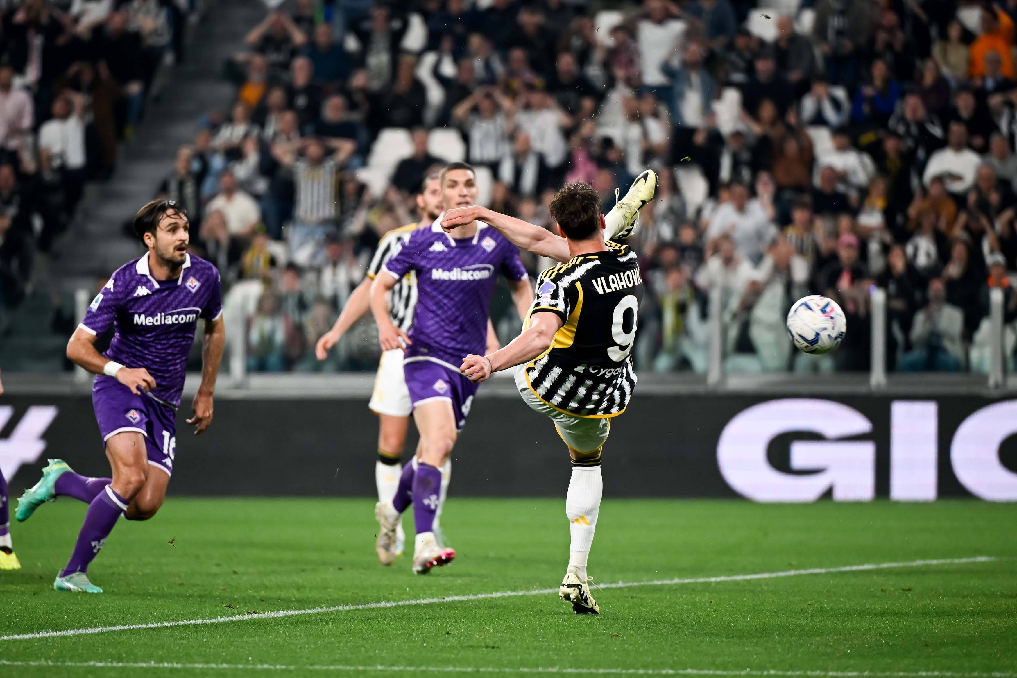 开云平台-激烈的意甲联赛赛场上的对决