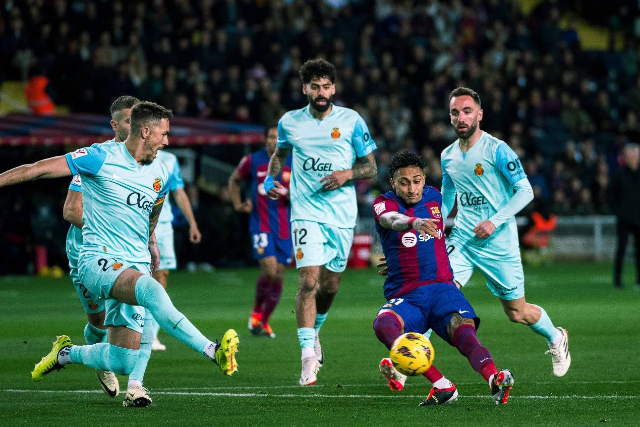 西甲劲旅卷土重来，联赛争夺战日益激烈