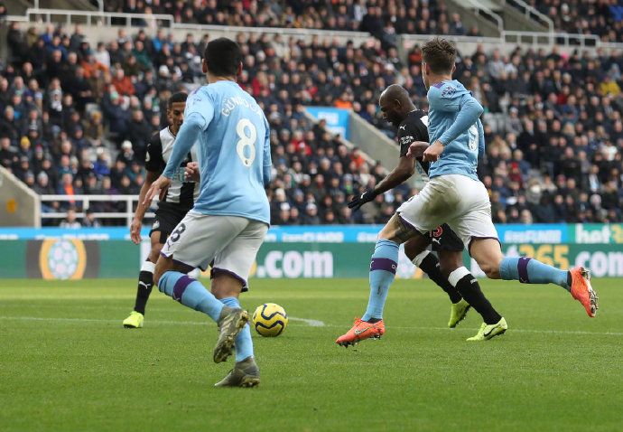 开云体育平台APP-卫冕冠军备战中，赛季末形势紧迫