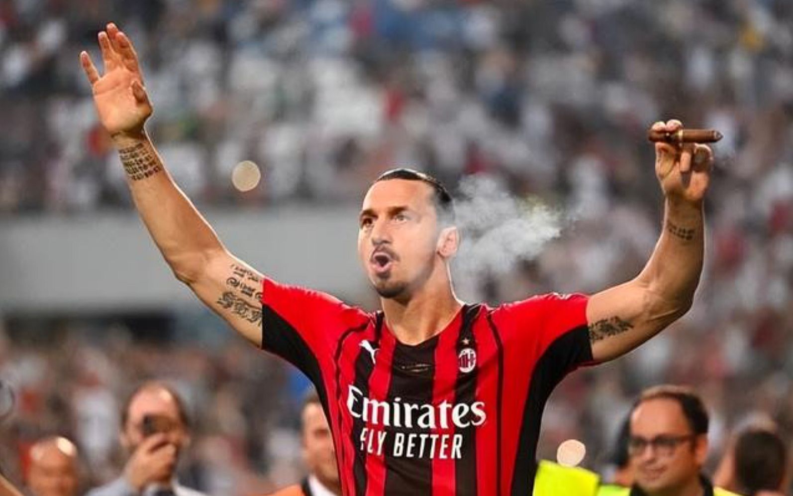 AC米兰前锋伊布拉希莫维奇在比赛中展现出领袖气质的简单介绍