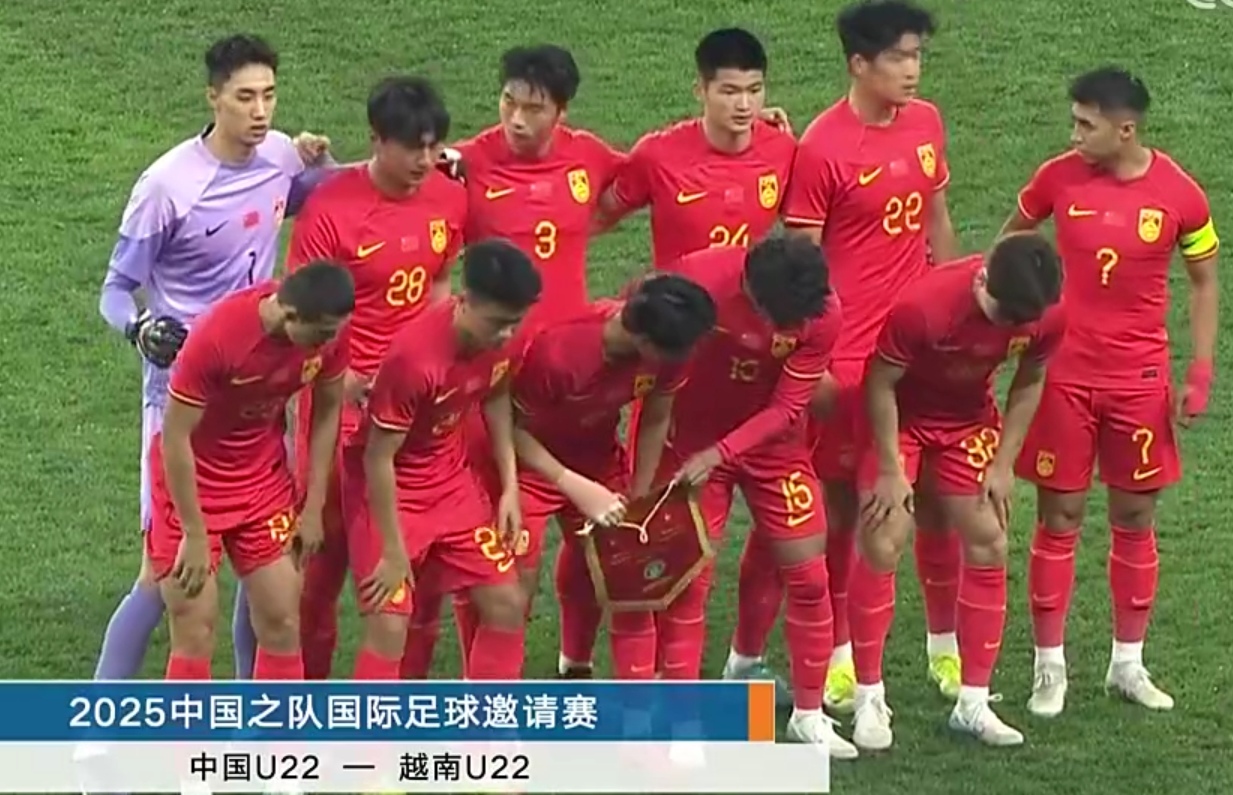 开云下载-足球赛场上演精彩大战，观众目不转睛的简单介绍