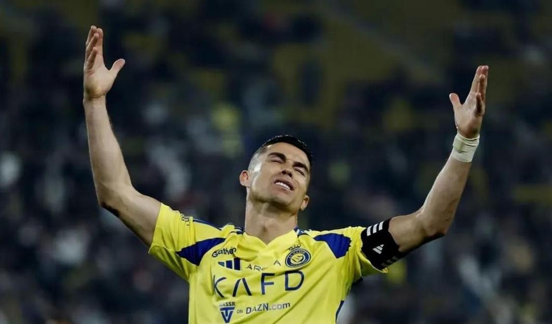 逆转胜利，惊险战况，球员敬业精神被称赞的简单介绍