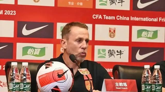 球队教练团队迎来新任命，革新战术备战赛季