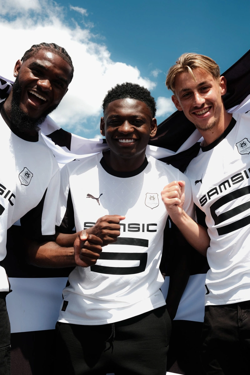 开云体育中国-雷恩客场遭遇狂轰滥炸，被连扳三球逆转