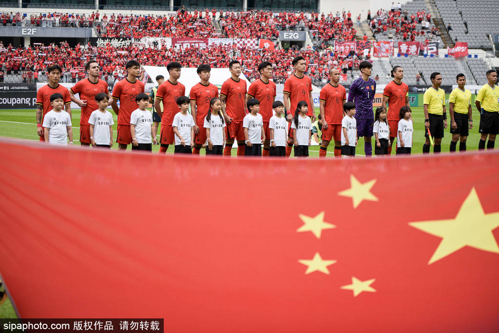 开云APP-球员奋力拼搏，场面火爆，观众尖叫连连