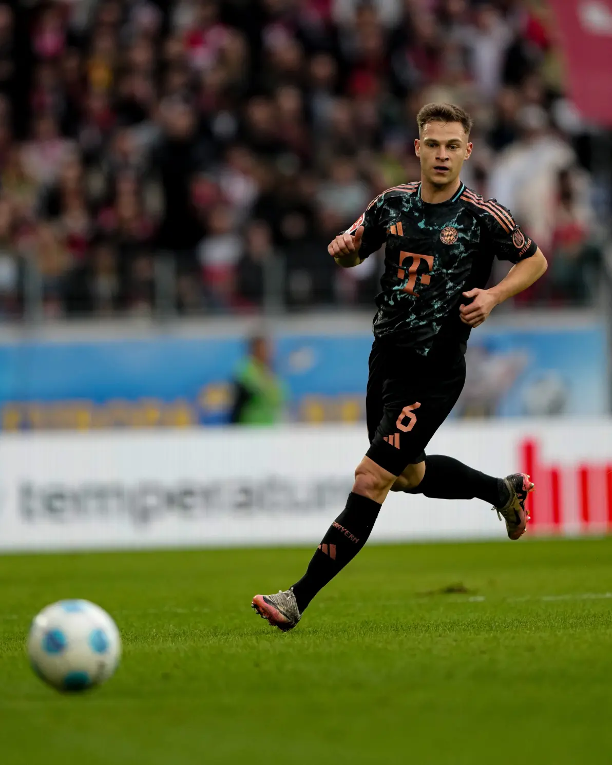 弗赖堡球队技战术丰富，灵活调整