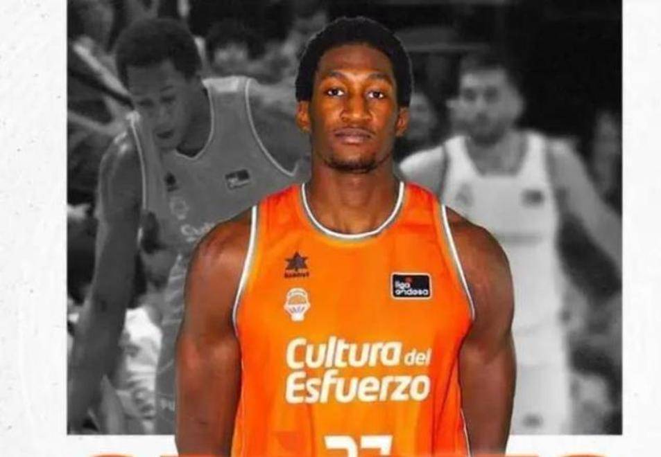 开云下载-球队外援状态回勇，带领全队冲击四强