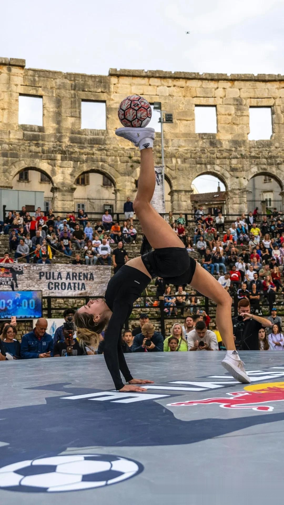 开云APP-精湛技术展现，球员表现令人惊艳