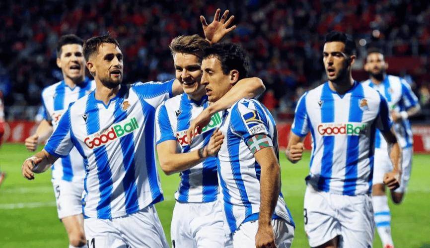 关于主场大胜领跑，球队决胜局势可期的信息