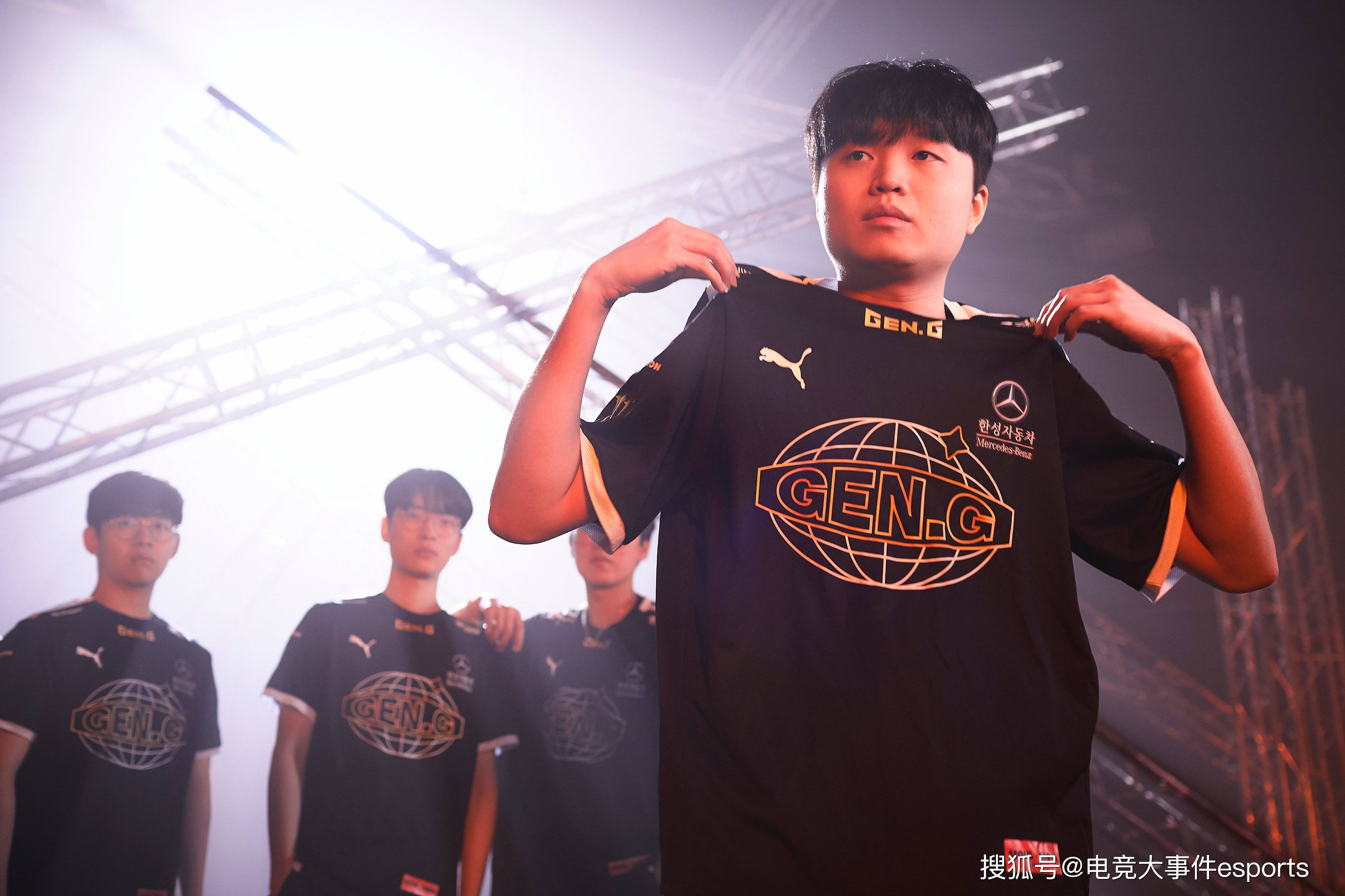 开云平台-C9轻取FLY，BDD拿下关键大龙激烈交锋四强赛，成为赛场最大亮点