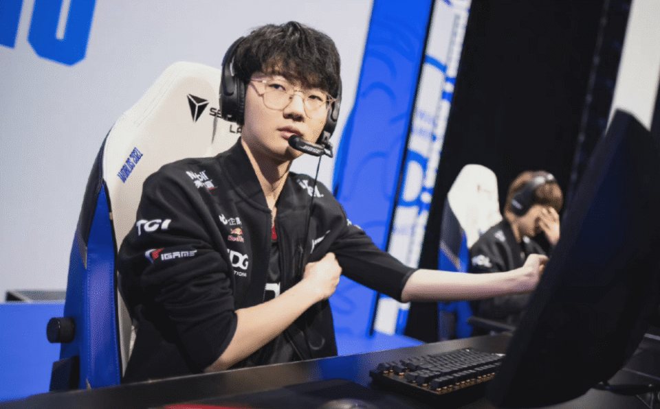 开云体育在线-关于KT碾压EDG，Deft拿下关键大龙峡谷大战八强赛，留下经典瞬间的信息