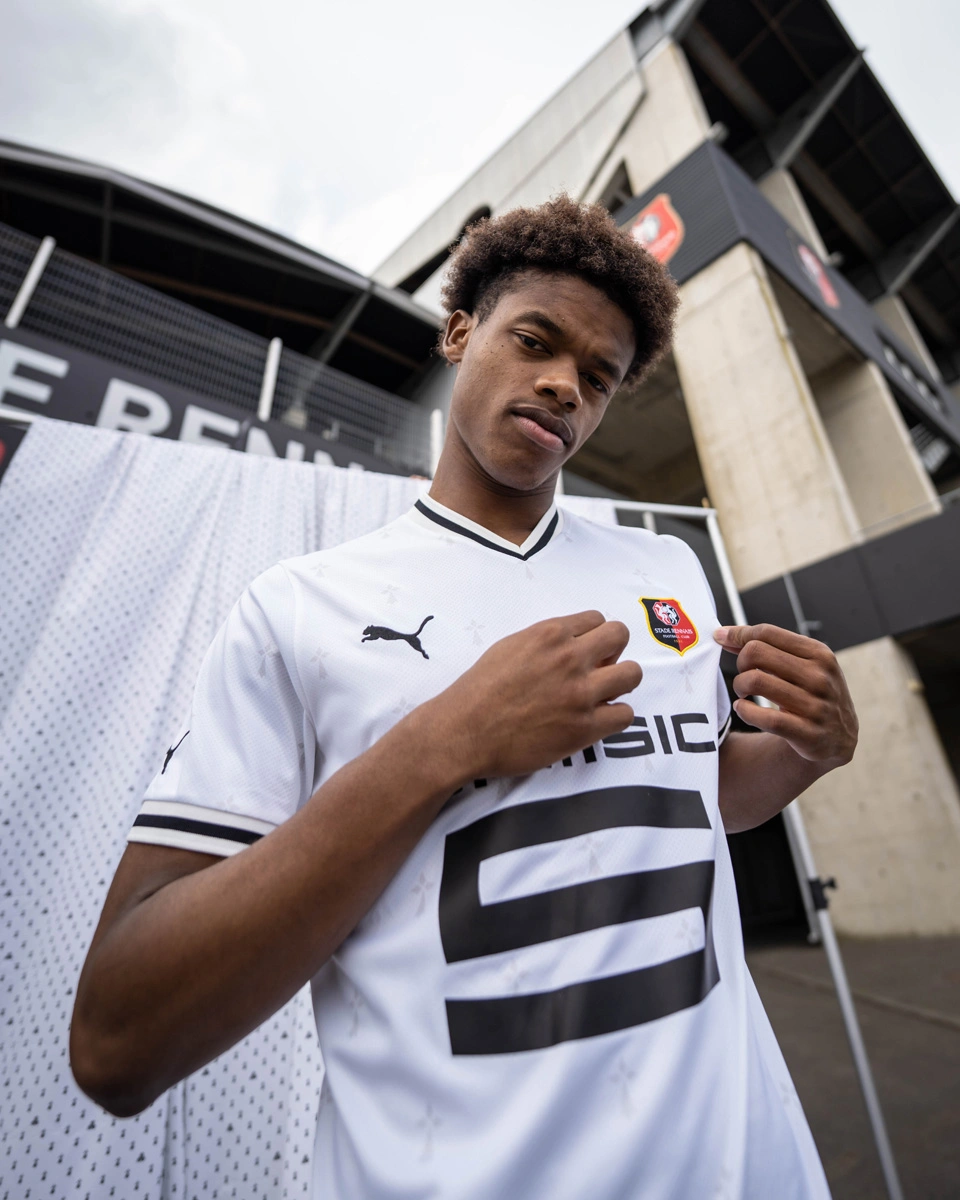 开云APP-雷恩客场大胜，稳健发挥取得胜利