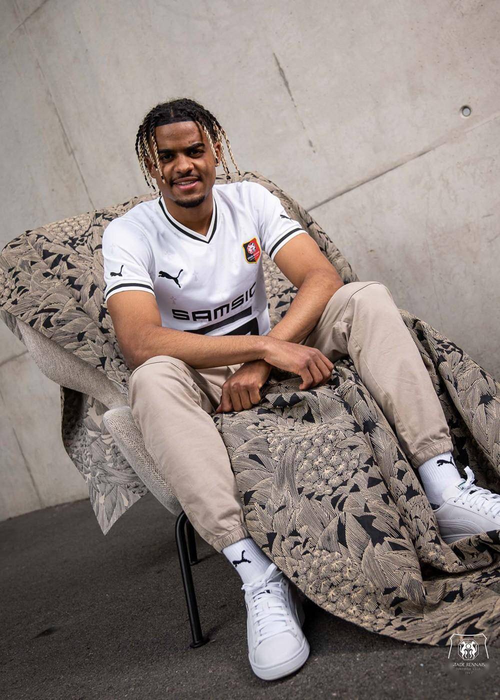 雷恩客场大胜，稳健发挥取得胜利