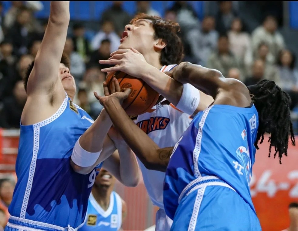 开云体育下载-上海男篮展现实力，战胜对手实现胜利