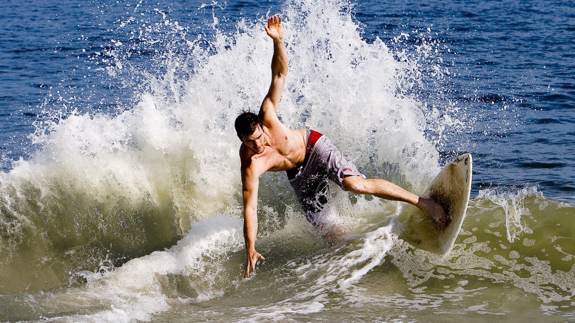 越界的帷幕，在西甲国家德比的舞台上，斯通斯掌控了一切