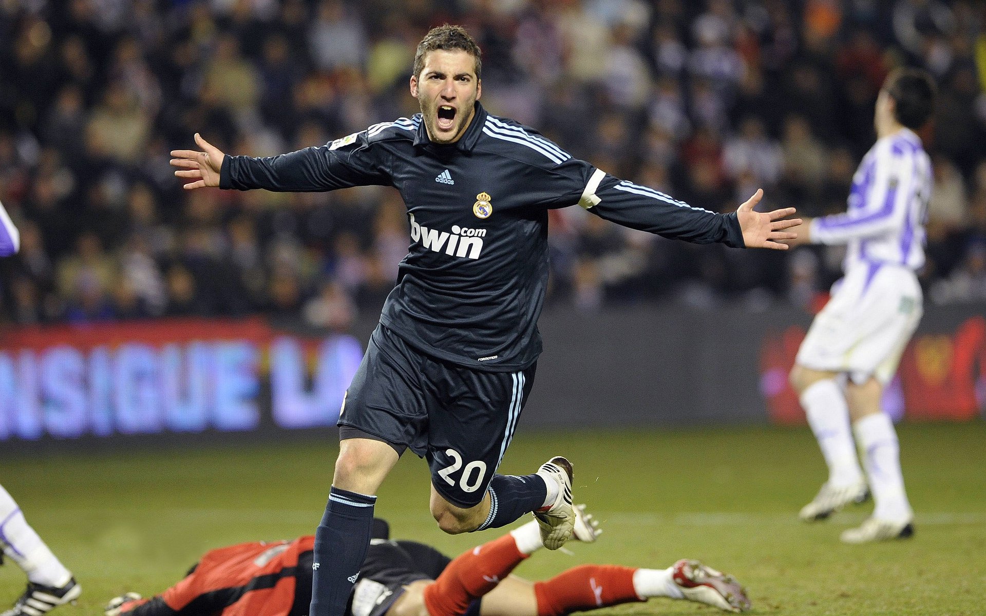 开云体育官网-伊萨克的利刃，刺不穿厄瓜多尔的盾墙，一场个人英雄主义与团队铁律的对话