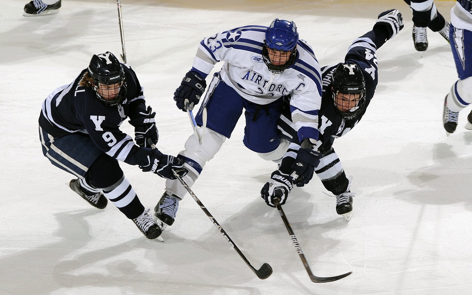 火光燎过冷焰蓝,当险胜遇上点燃,斯德哥尔摩今夜无眠
